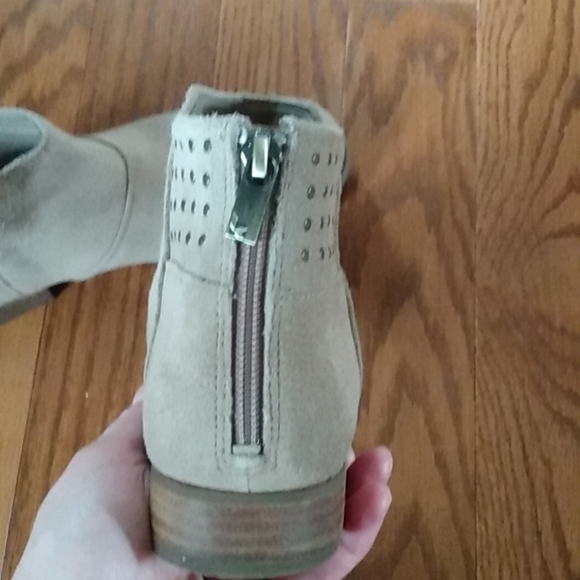 Pair of tan Suede Kookaburra Booties - Picture 5 of 6